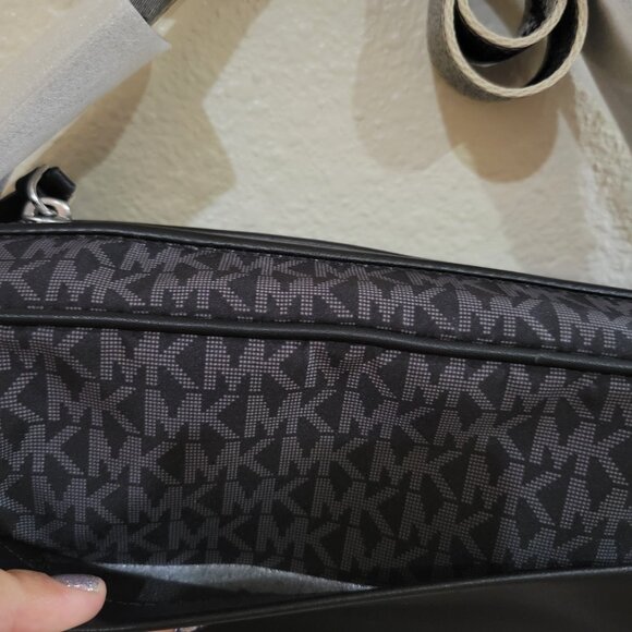 NWT Michael Kors Jet Set Nylon Crossbody - Picture 3 of 10